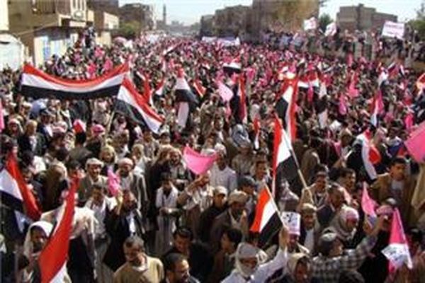 نیروهای امنیتی یمن به تظاهرکنندگان در صنعاء حمله کردند