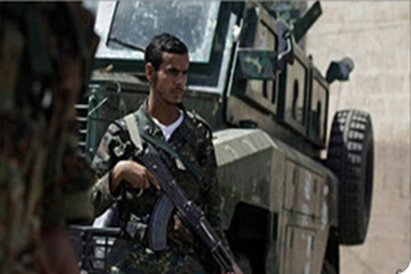نظامیان یمن از گلوله جنگی علیه تظاهرکنندگان در صنعاء استفاده کردند