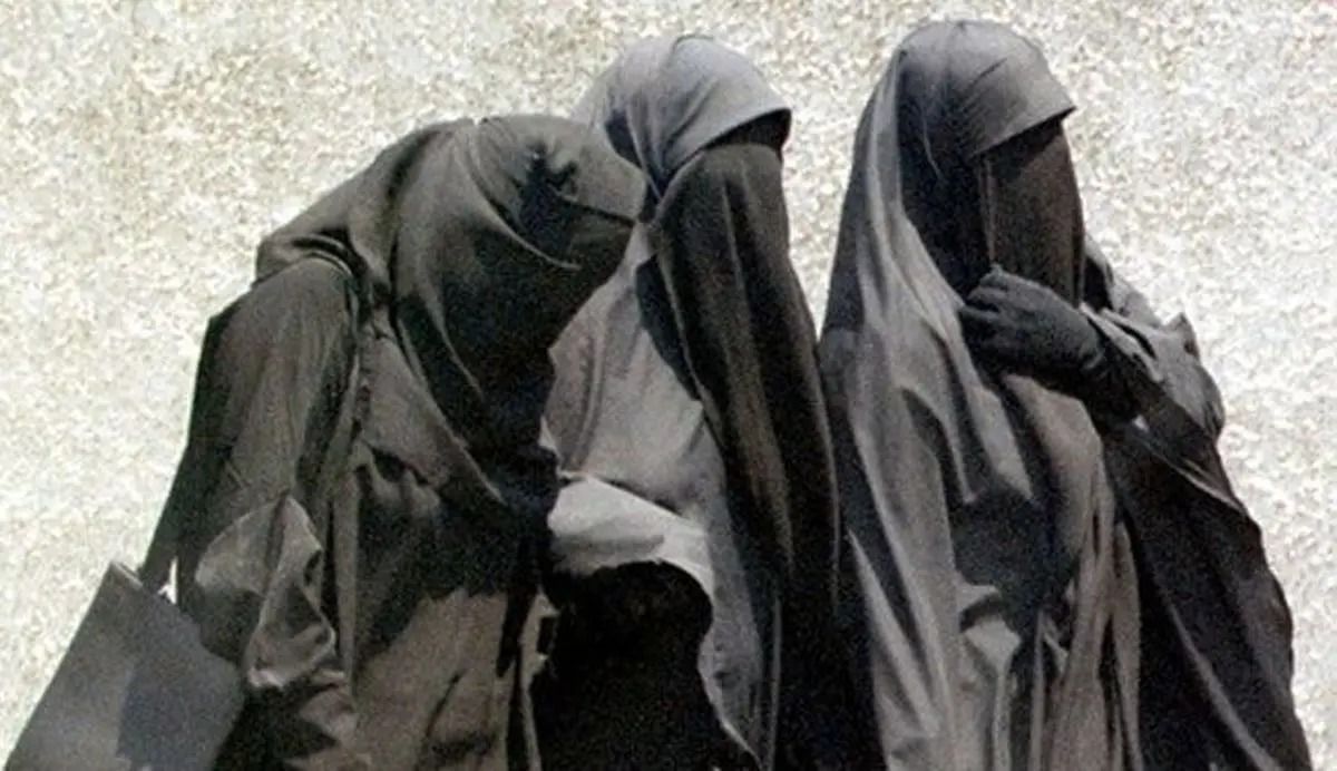 داعش زنان حومه غربی"دیرالزور" سوریه را مجبور به استفاده از "پوشش یکپارچه" کرد