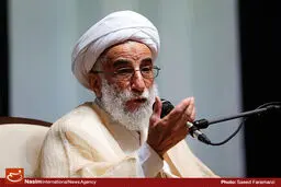 آیت‌الله جنتی: دانشجویان از مسئولان دولتی بخواهند به قانون عمل کنند