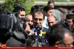 وزیر بهداشت: کیفیت بالا و قیمت نازل داروهای تولید داخل، موجب قاچاق آنها شده است