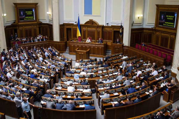 پارلمان اوکراین لایحه خودمختاری مناطق شرقی این کشور را تائید کرد