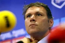 مارکو فان‌باستن از مربیگری 