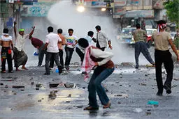 نظامیان یمنی در تیراندازی به معترضان تنها سر آنان را هدف می‌گیرند