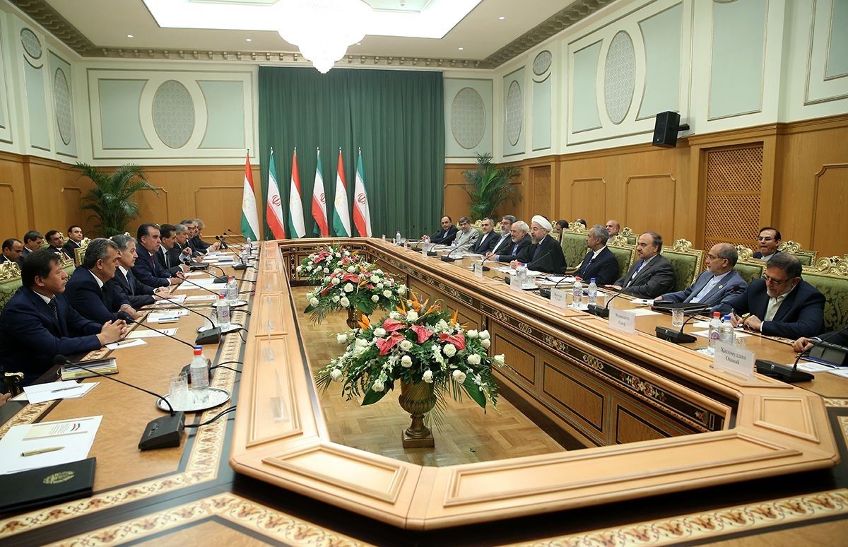 روسای جمهور ایران و تاجیکستان بر گسترش همکاری‌های دوجانبه تاکید کردند
