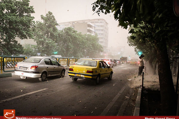 پدیده گرد و غبار تهران را فرا می‌گیرد