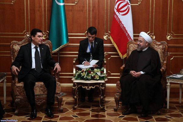 روسای جمهور ایران و ترکمنستان راه‌های گسترش بیشتر روابط تهران عشق‌آباد را بررسی کردند