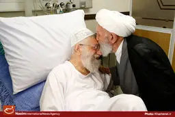 گزارش تصویری:: عیادت آیت‌الله ناصری، آیت‌الله موحدی کرمانی و جمعی از فعالان ادب، فرهنگ، هنر، ورزش و رسانه از رهبر انقلاب