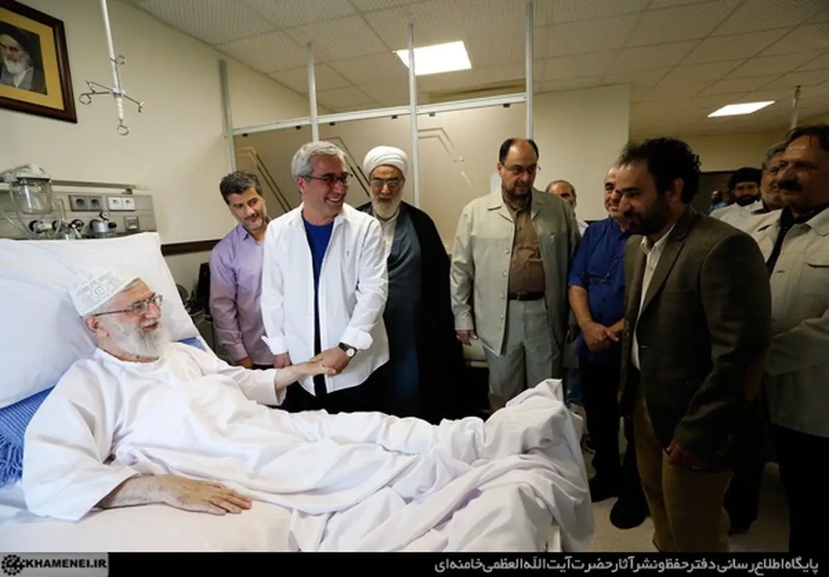 جمعی از اهالی هنر و فرهنگ و رسانه و ورزش از رهبر معظم عیادت کردند