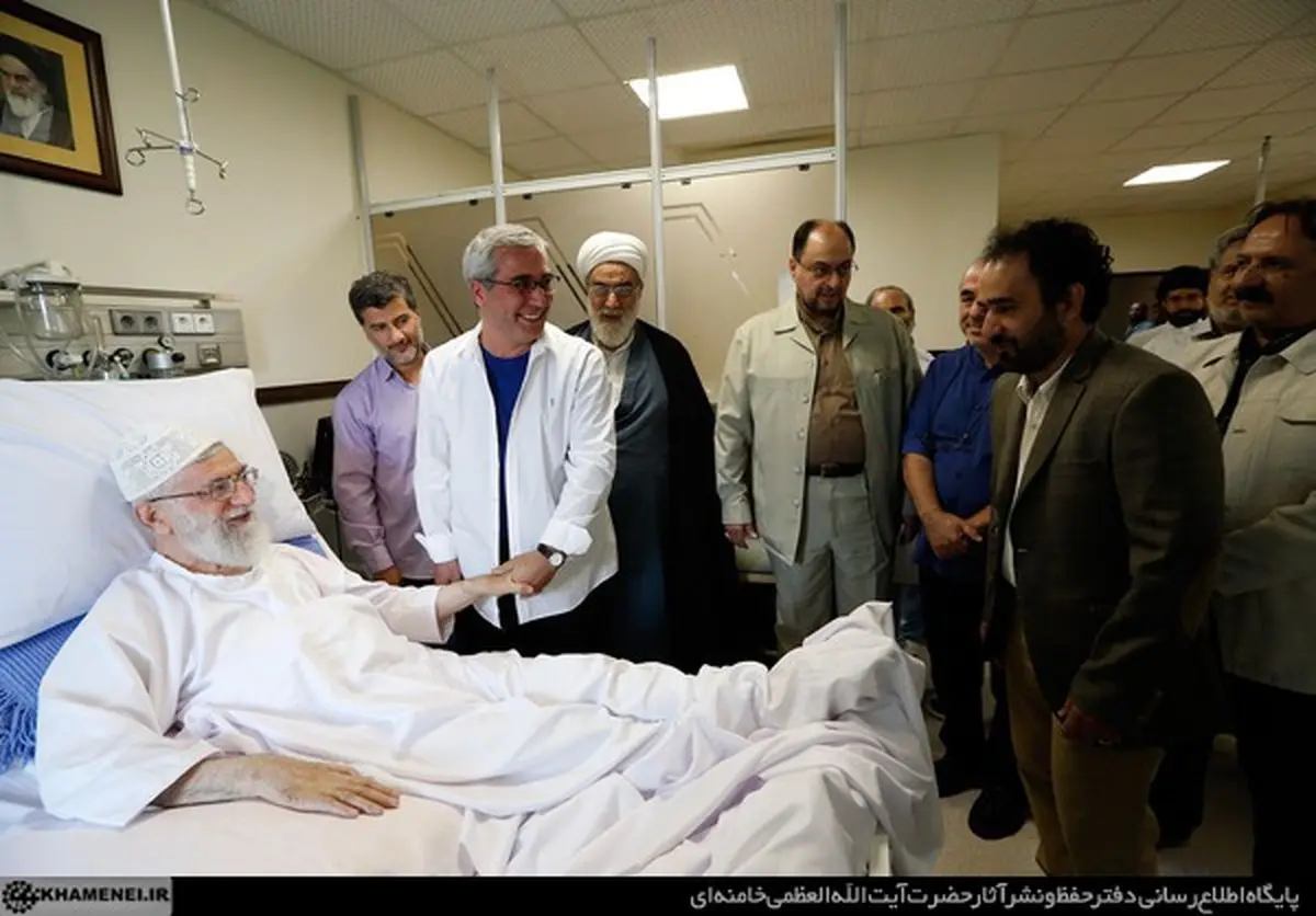 جمعی از اهالی هنر و فرهنگ و رسانه و ورزش از رهبر معظم عیادت کردند