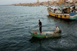 رژیم صهیونیستی با نقض آتش بس یک ماهیگیر فلسطینی را زخمی کرد
