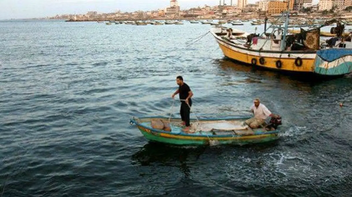 رژیم صهیونیستی با نقض آتش بس یک ماهیگیر فلسطینی را زخمی کرد