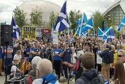 مردم شهر گلاسکوی اسکاتلند به نتایج همه‌پرسی اعتراض کردند