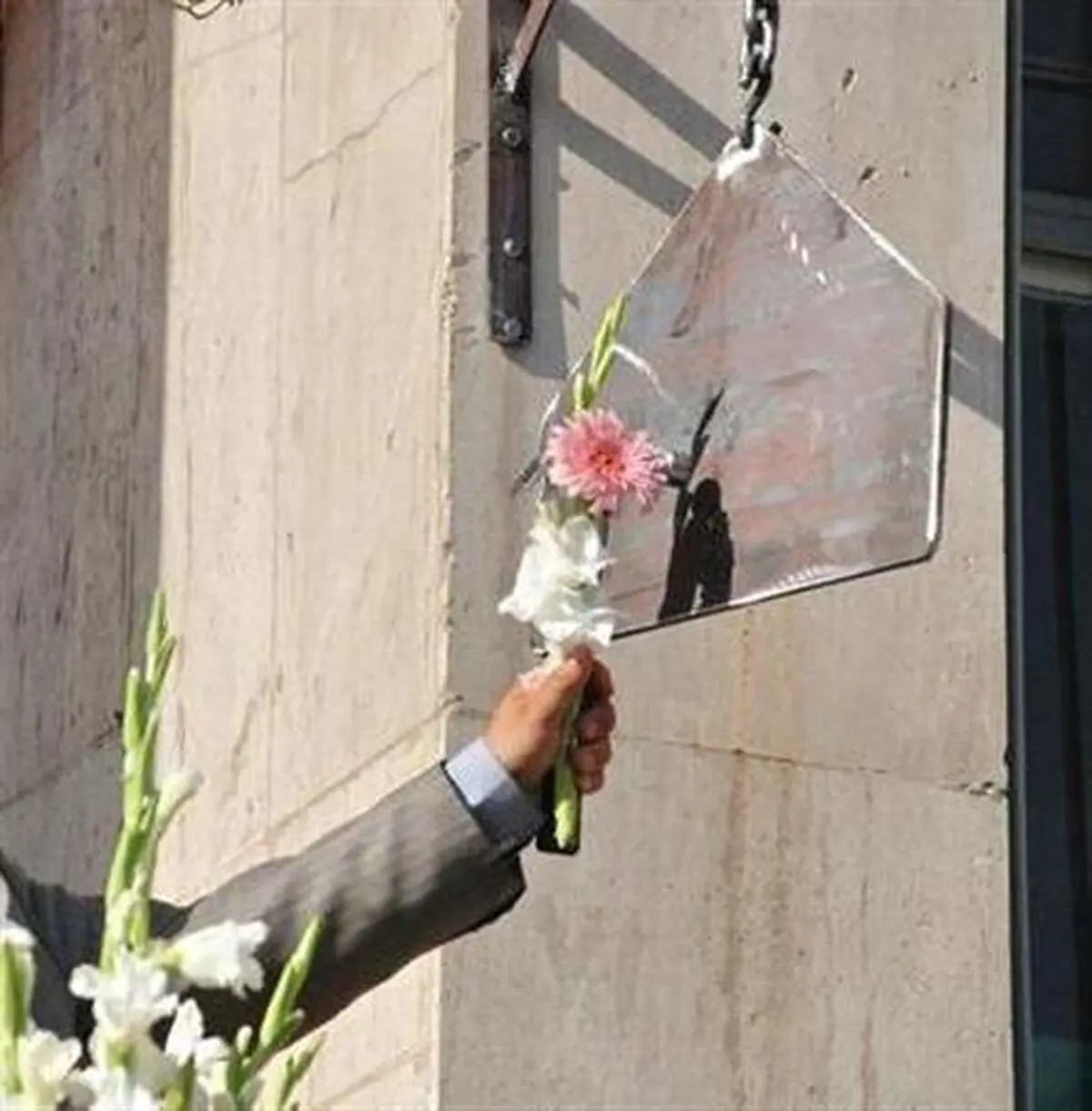 زنگ "دانش‌آموز شهید" در گلزار شهدای بهشت زهرا(س) نواخته می‌شود