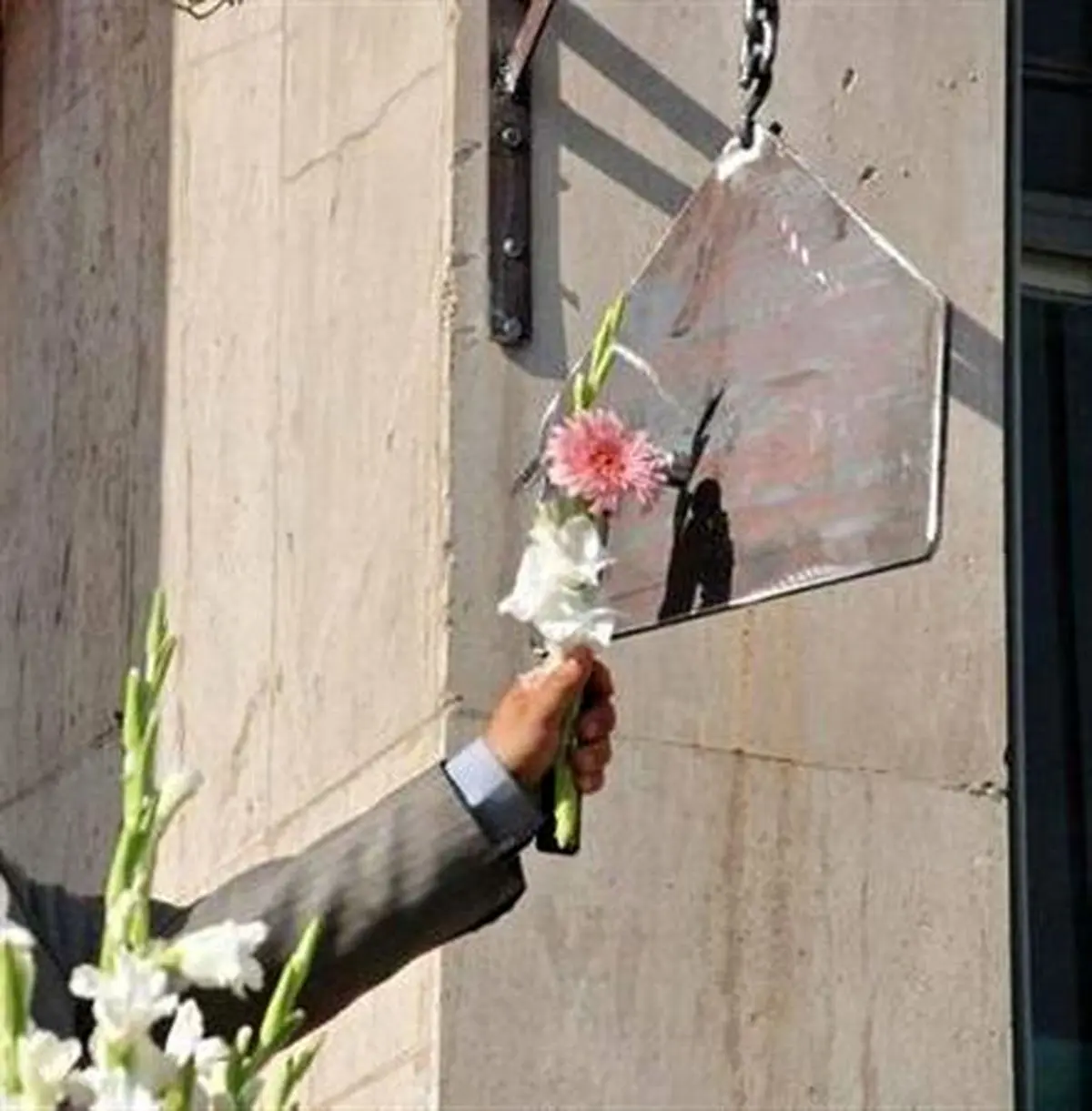 زنگ "دانش‌آموز شهید" در گلزار شهدای بهشت زهرا(س) نواخته می‌شود