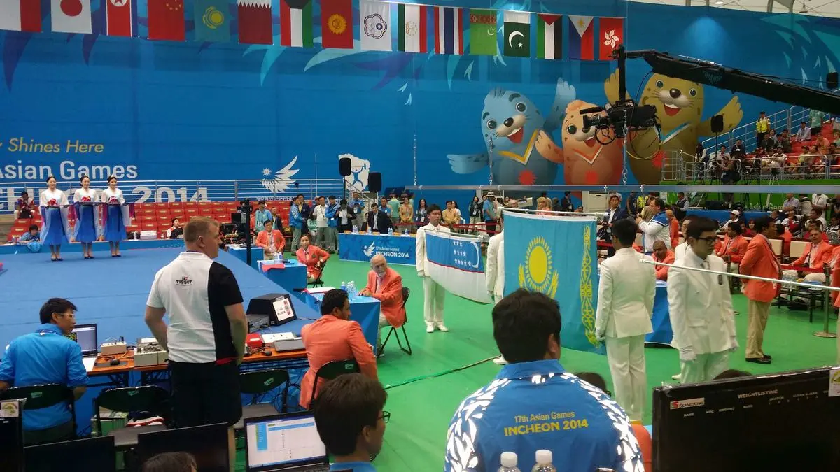 عکس خبری:: اشتباه عجیب میزبان، مراسم توزیع مدال‌های وزنه‌برداری بانوان را با وقفه روبرو کرد