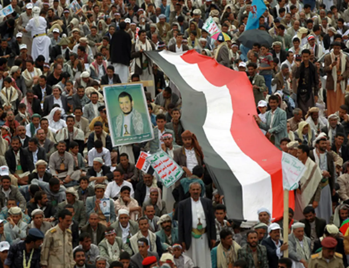 نظامیان یمنی امروز به معترضان در صنعا یورش بردند