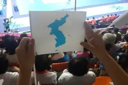 عکس خبری:: تماشاگران کره‌‌جنوبی از ورزشکاران کره‌شمالی حمایت می‌‌کنند