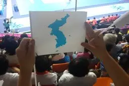 عکس خبری:: تماشاگران کره‌‌جنوبی از ورزشکاران کره‌شمالی حمایت می‌‌کنند