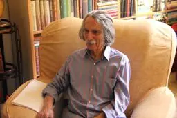 مدیر عامل بنیاد شعر و ادبیات داستانی به دیدن ناصر ایرانی رفت