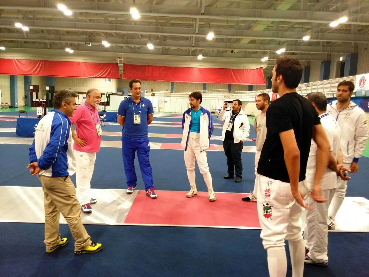 شاهرخ شهنازی برای تماشای فینال شمشیربازی به سالن آمد