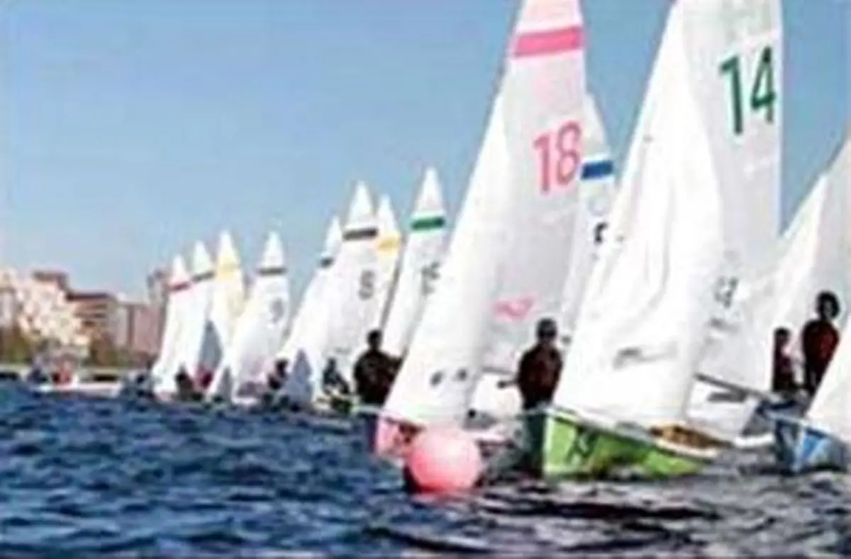 احمد احمدی در رقابت‌های قایقرانی بادبانی، نهم شد