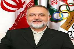 تماشاگران ویژه دیدار تیم ملی والیبال را تماشا می‌کنند