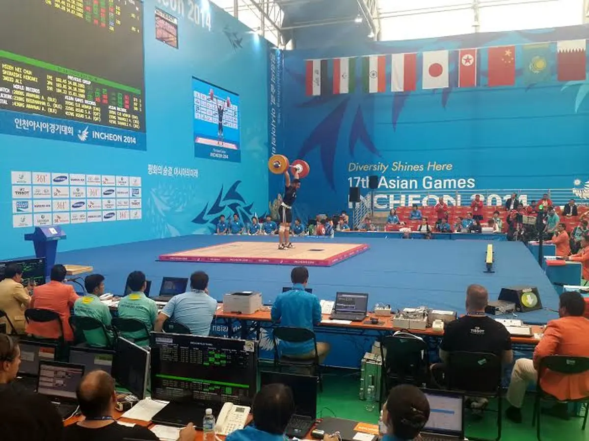 وزنه‌بردار عراقی به ائمه اطهار توسل می‌کند