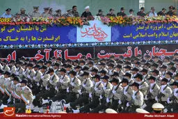 رژه نیروهای مسلح با حضور رئیس‌جمهور آغاز شد