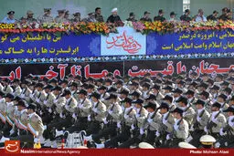 رژه نیروهای مسلح با حضور رئیس‌جمهور آغاز شد