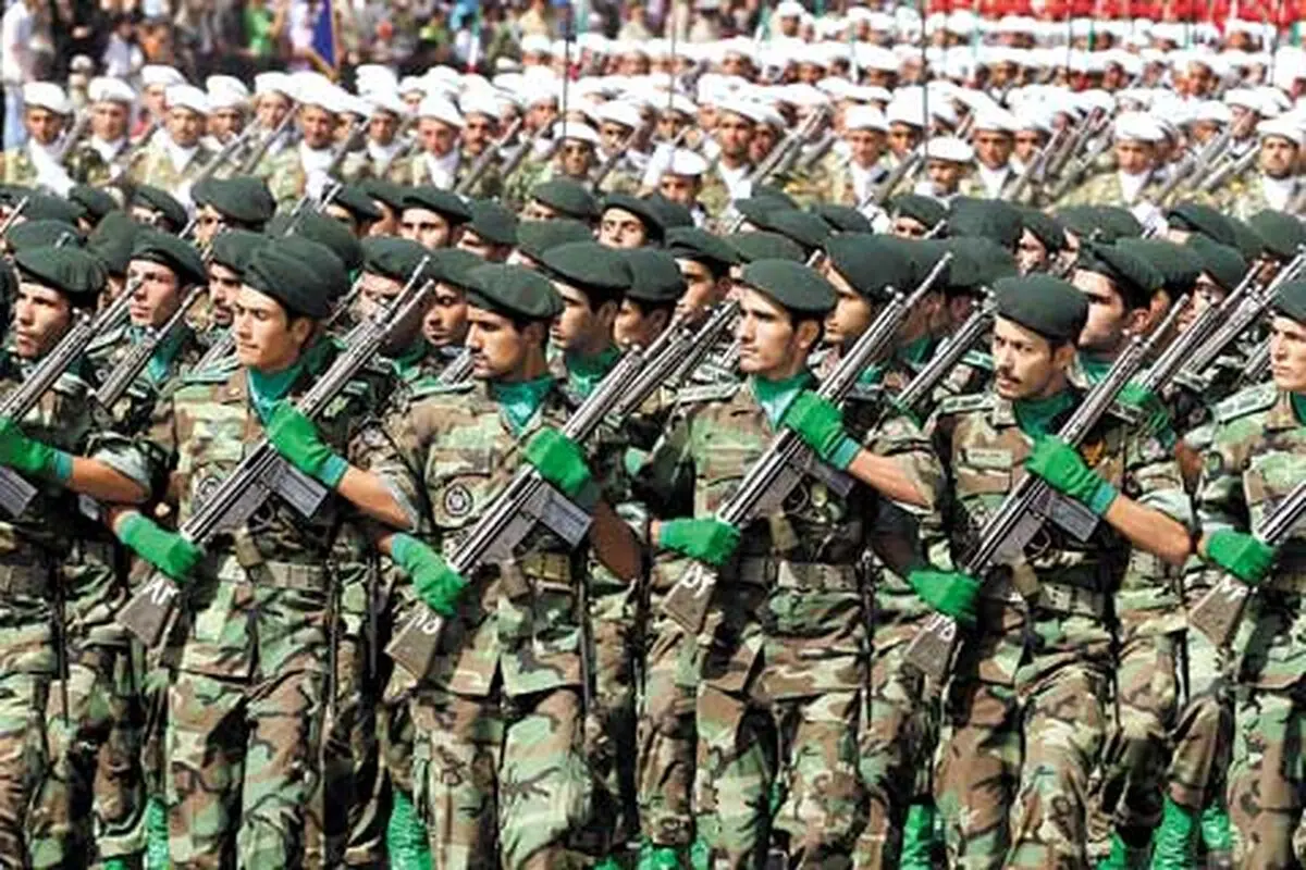 مراسم رژه هفته دفاع مقدس در مشهد آغاز شد