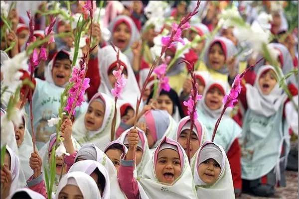 جشن شکوفه‌ها در بیش از ۴۵۰۰ مدرسه فارس برگزار شد