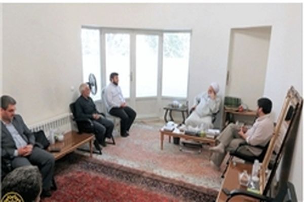 مدیران مجمع ناشران انقلاب اسلامی با حجت‌الاسلام قرائتی دیدار کردند