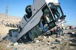 واژگونی اتوبوس اسکانیا ۳۱ مصدوم برجای گذاشت