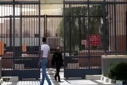 مقامات امنیتی یمن از حمله موشکی به نزدیکی سفارت آمریکا در صنعا خبر دادند