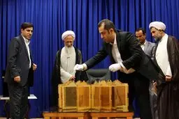 نخستین قرآن مطلای مرقع جهان رونمایی شد