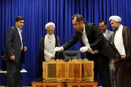 نخستین قرآن مطلای مرقع جهان رونمایی شد