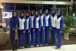 ملی‌پوشان تکواندو بانوان برای تماشای مسابقه هندبال در سالن حضور دارند