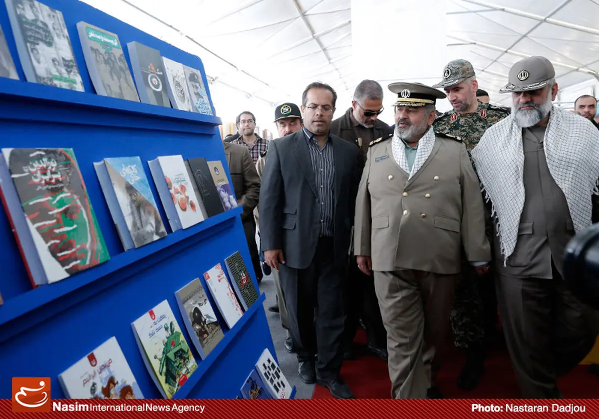 اعضای شورای راهبردی ترویج فرهنگ مقاومت از نمایشگاه کتاب دفاع مقدس بازدید کردند
