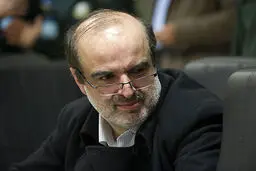 محمود عاطفی: جشنواره تئاتر فجر می‌توانست بستر مناسبی برای مردمی‌کردن تئاتر باشد