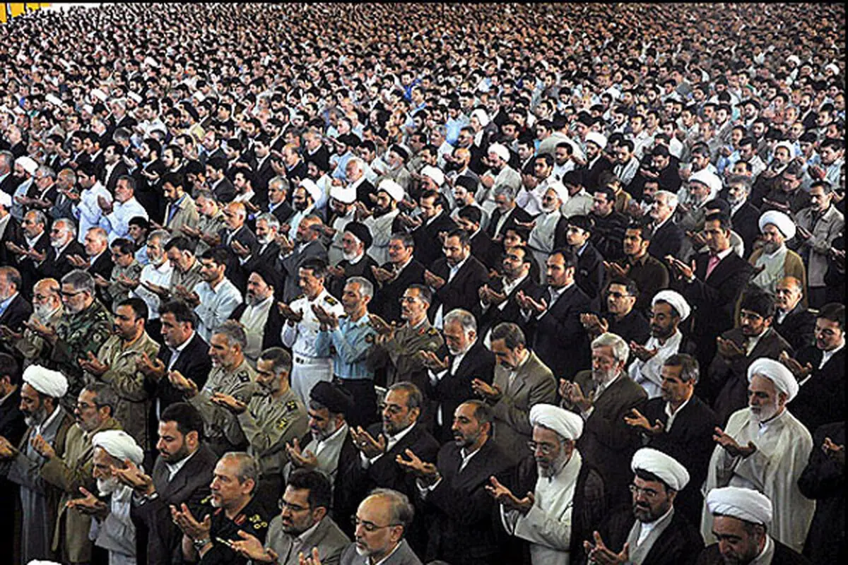 نماز عید قربان به امامت آیت‌الله موحدی کرمانی اقامه شد