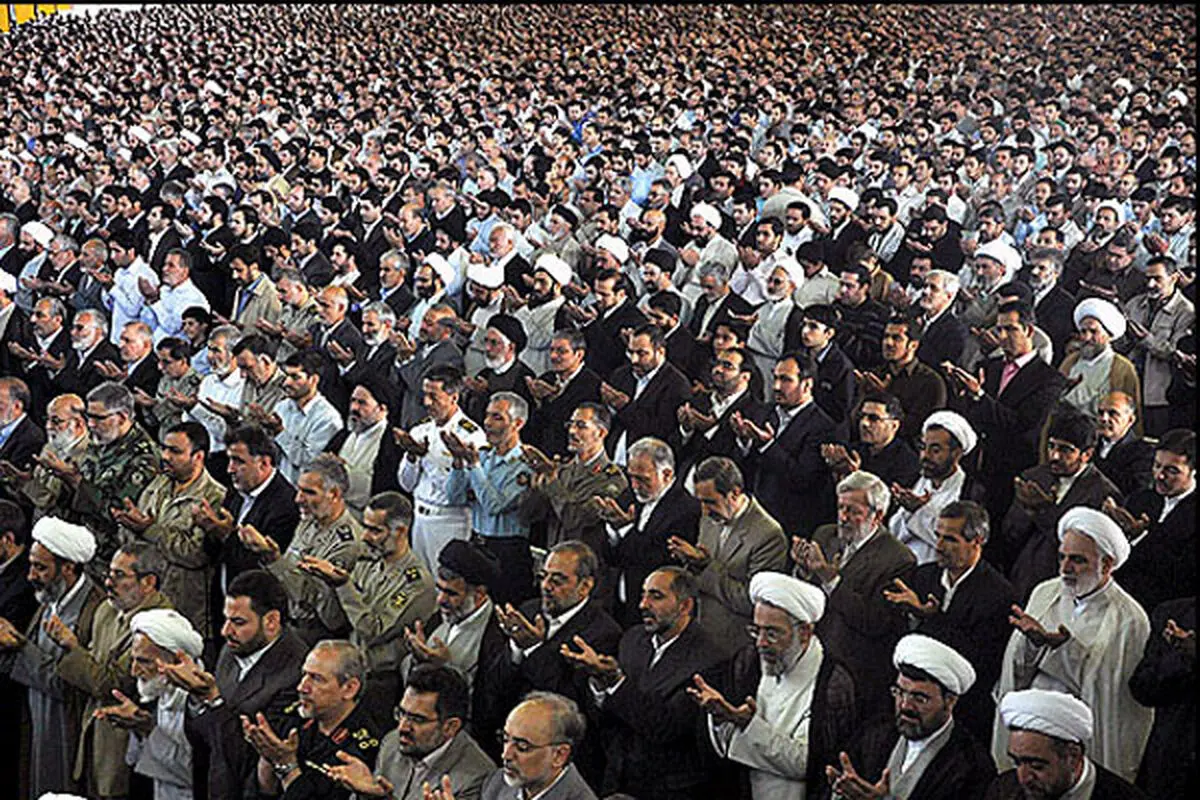 نماز عید قربان به امامت آیت‌الله موحدی کرمانی اقامه شد