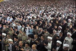 نماز عید قربان به امامت آیت‌الله موحدی کرمانی اقامه شد