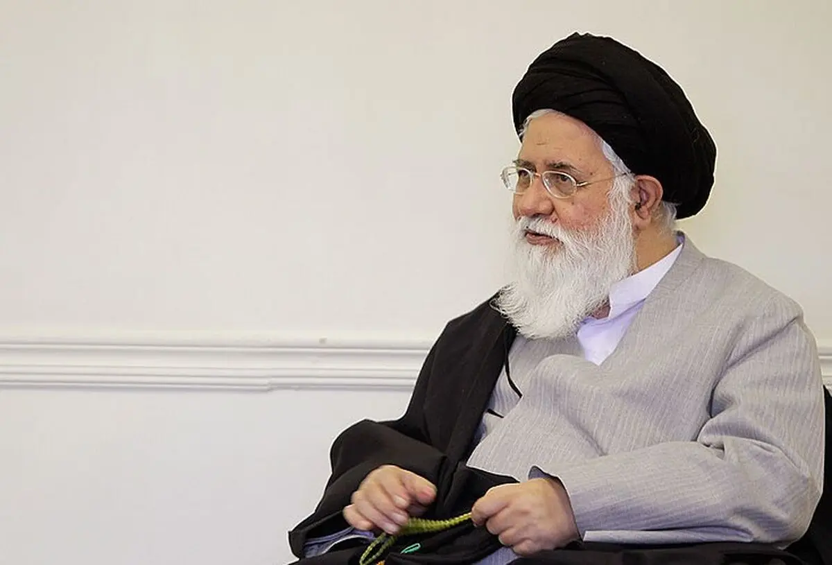 امام جمعه مشهد: شخصیت‌های سیاسی نمی‌توانند برای ناجا تعیین تکلیف کنند