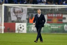 سرمربی تیم فوتبال شالکه اخراج شد