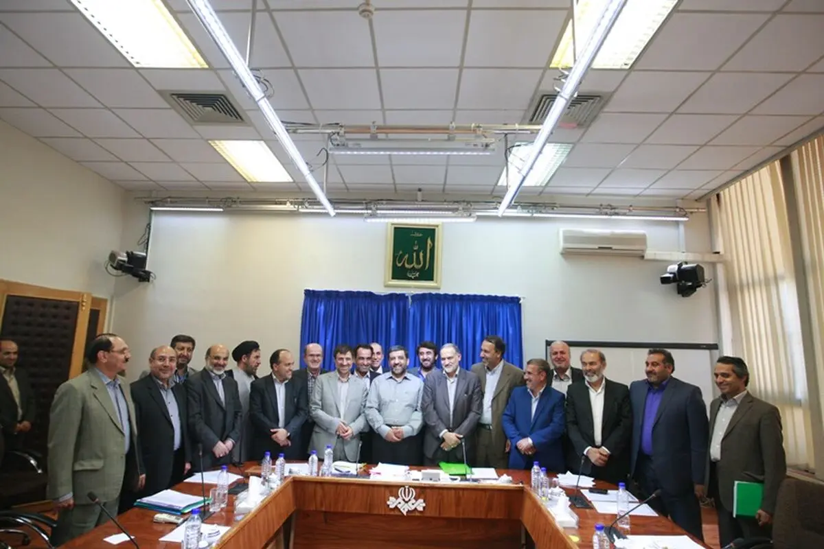 عزت‌الله ضرغامی و اعضاء کمیسیون عمران مجلس به گفتگو نشستند