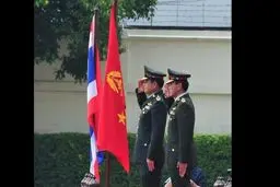 نخست‌وزیر تایلند که همزمان فرمانده ارتش بود، از سمت نظامی خود استعفا داد