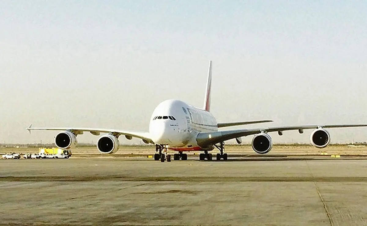 هواپیمای پهن پیکر 'ایرباس ای۳۸۰' امارات در فرودگاه بین‌‌المللی امام به زمین نشست