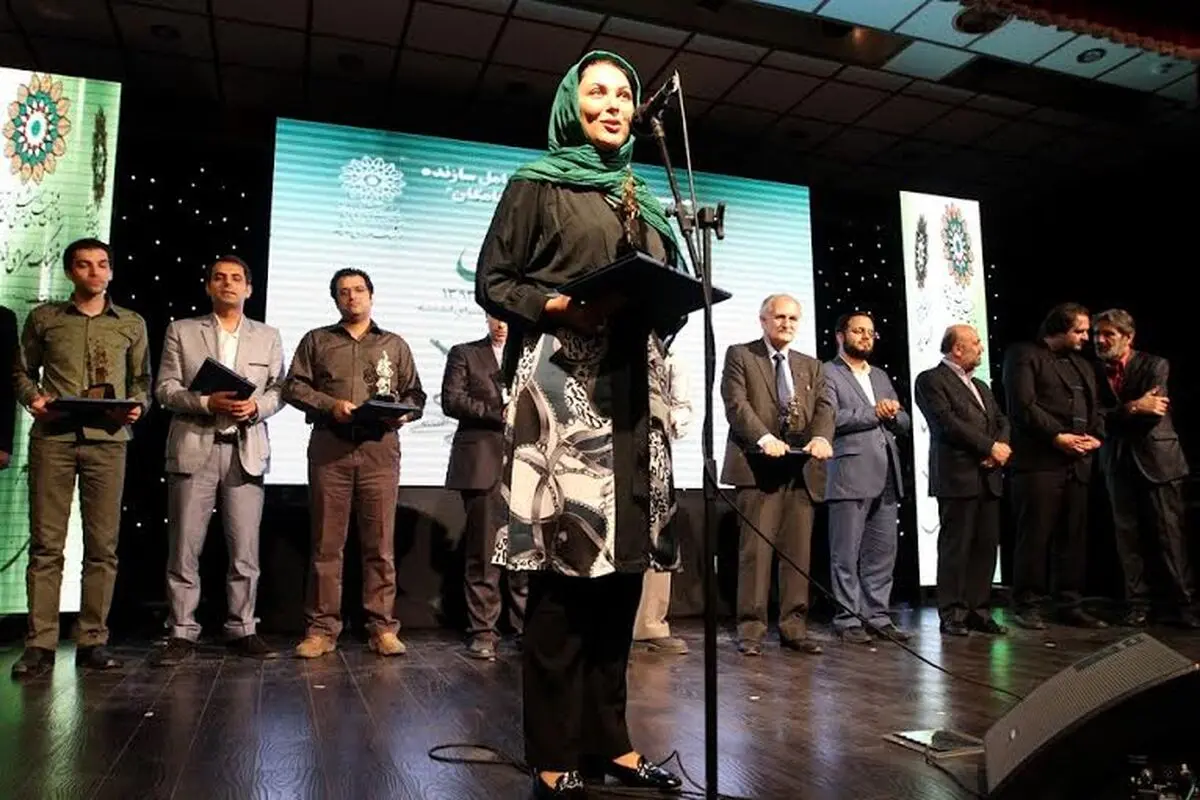 مراسم تقدیر از مستند دفاع مقدسی"سپیدجامگان" با تجلیل از لاله اسکندری همراه شد
