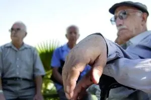 دبیر کمیسیون اجتماعی: مجلس با کاهش ۳۰ درصدی حقوق بازنشستگان موافقت نمی‌کند